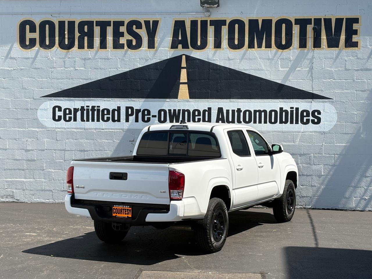 Toyota Tacoma 4WD TRD Off Road Double Cab 5' Bed V6 MT (Natl) 2022