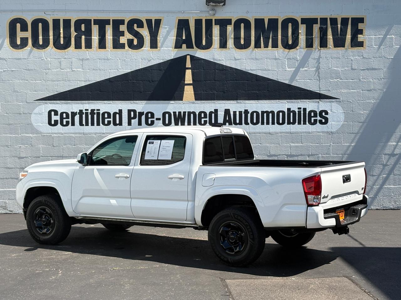Toyota Tacoma 4WD TRD Off Road Double Cab 5' Bed V6 MT (Natl) 2022