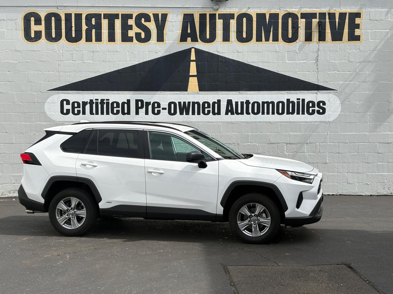 Toyota RAV4 Hybrid LE AWD (Natl) 2023