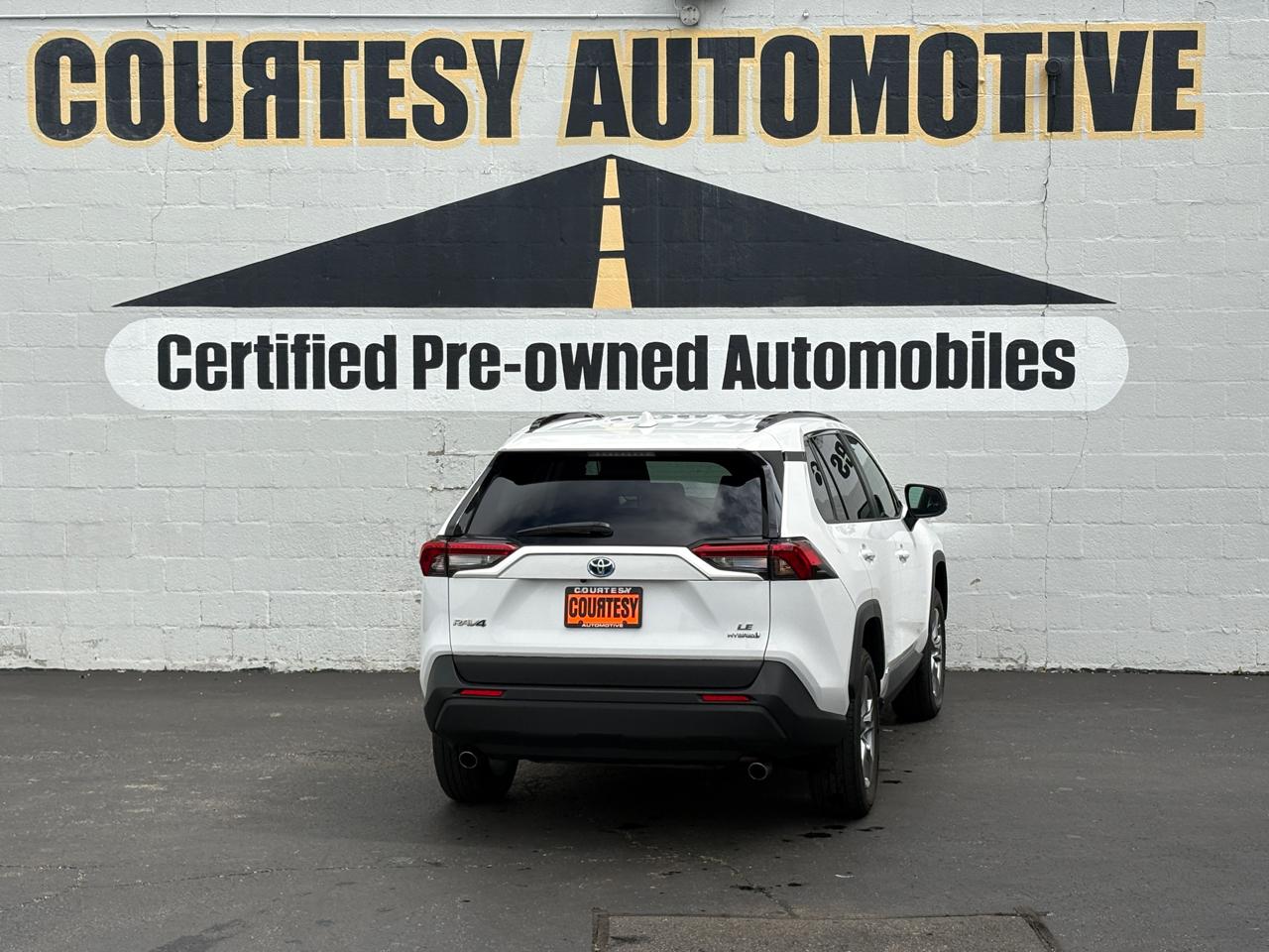 Toyota RAV4 Hybrid LE AWD (Natl) 2023