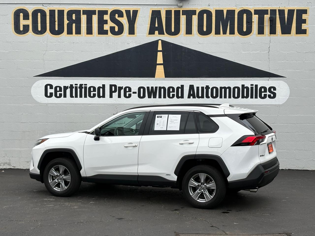Toyota RAV4 Hybrid LE AWD (Natl) 2023