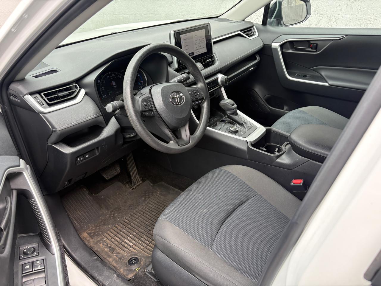 Toyota RAV4 Hybrid LE AWD (Natl) 2023
