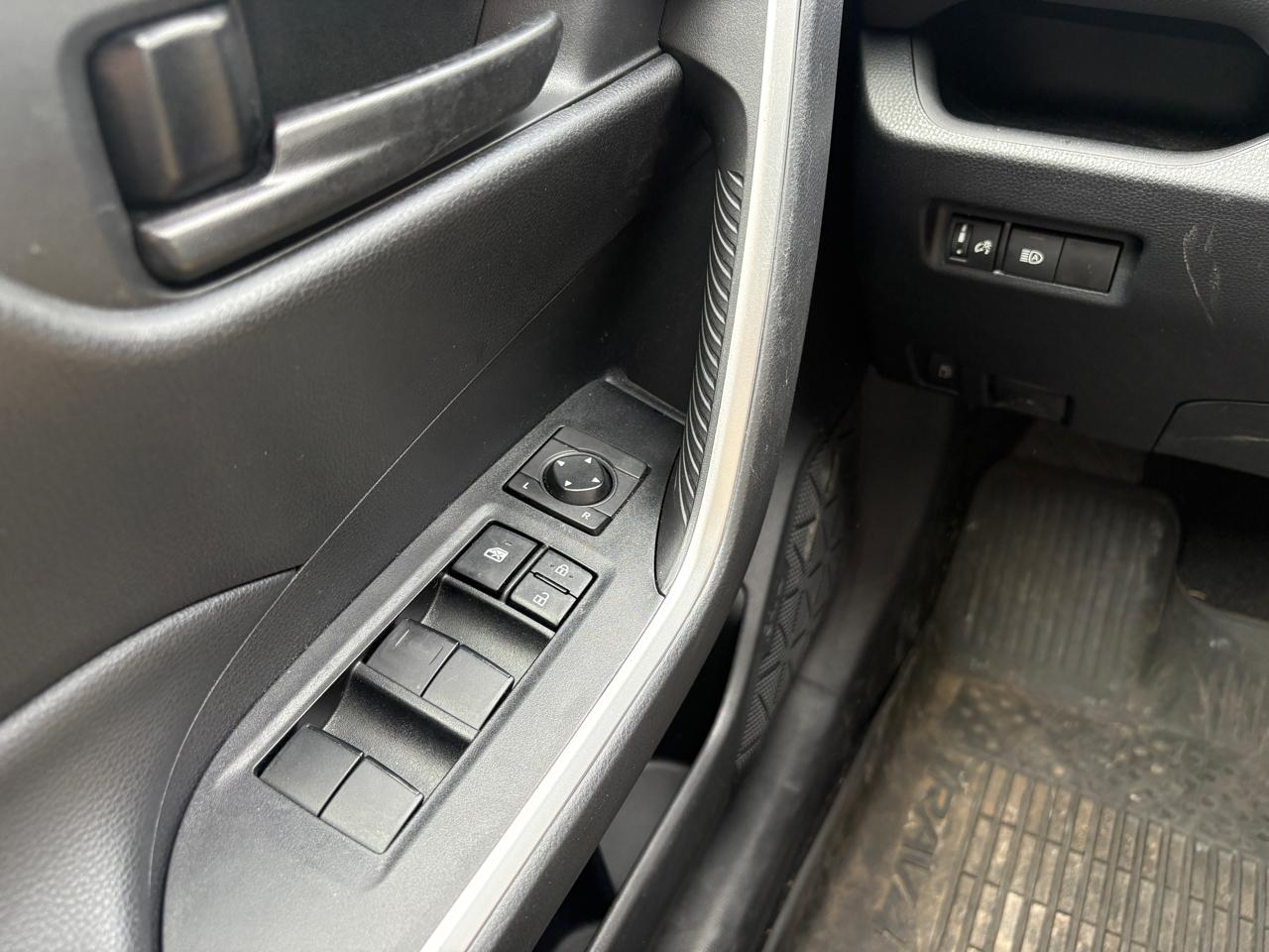 Toyota RAV4 Hybrid LE AWD (Natl) 2023