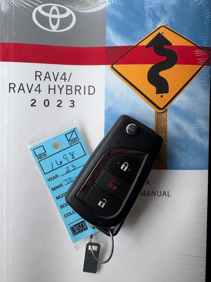 Toyota RAV4 Hybrid LE AWD (Natl) 2023