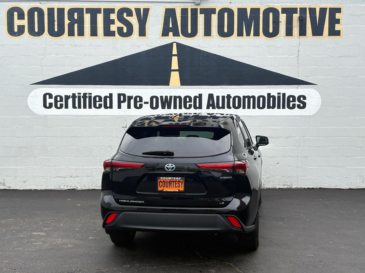 Toyota Highlander Hybrid LE AWD (Natl) 2023