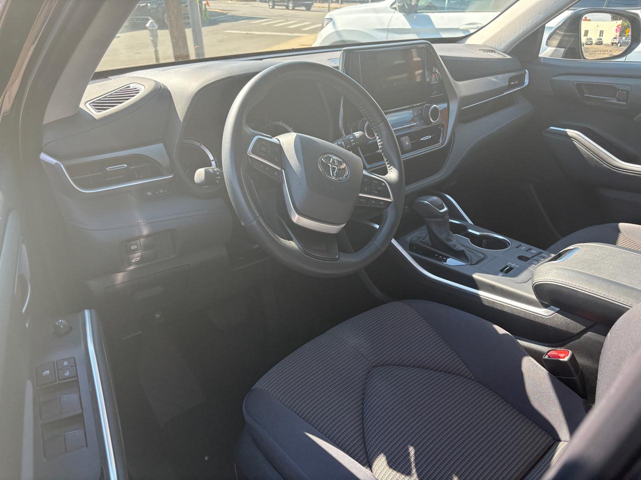 Toyota Highlander Hybrid LE AWD (Natl) 2023