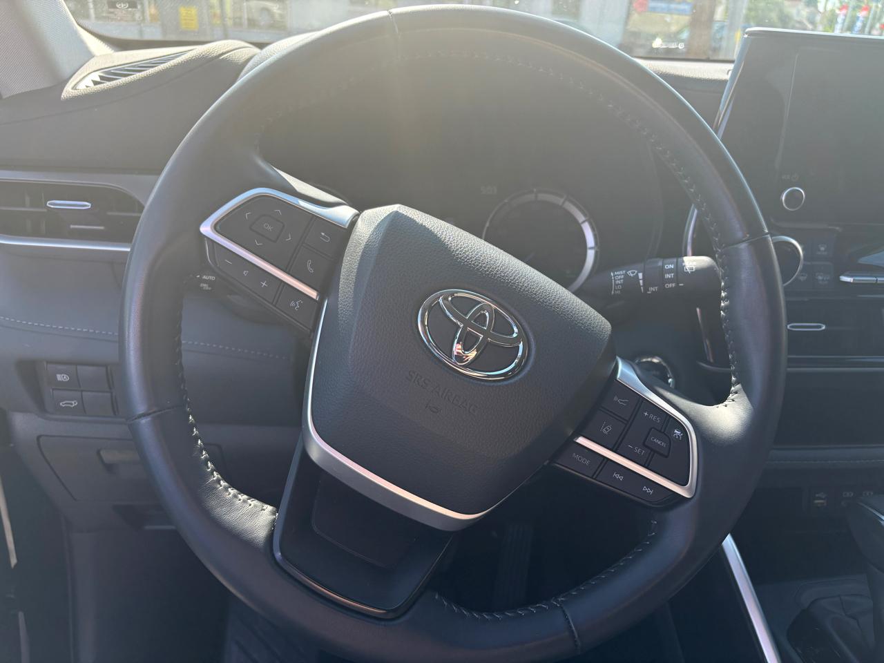 Toyota Highlander Hybrid LE AWD (Natl) 2023