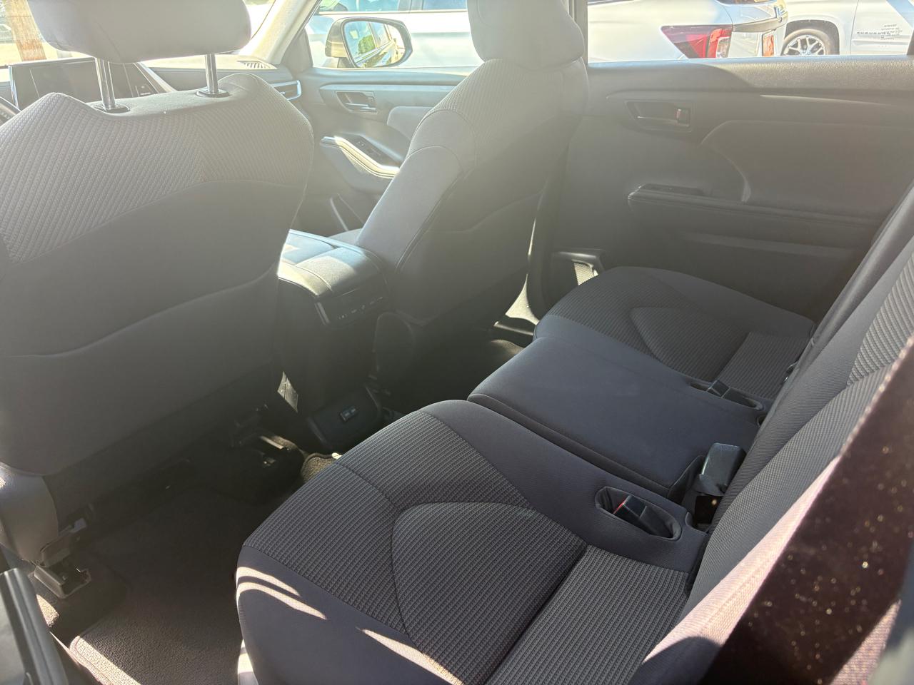 Toyota Highlander Hybrid LE AWD (Natl) 2023