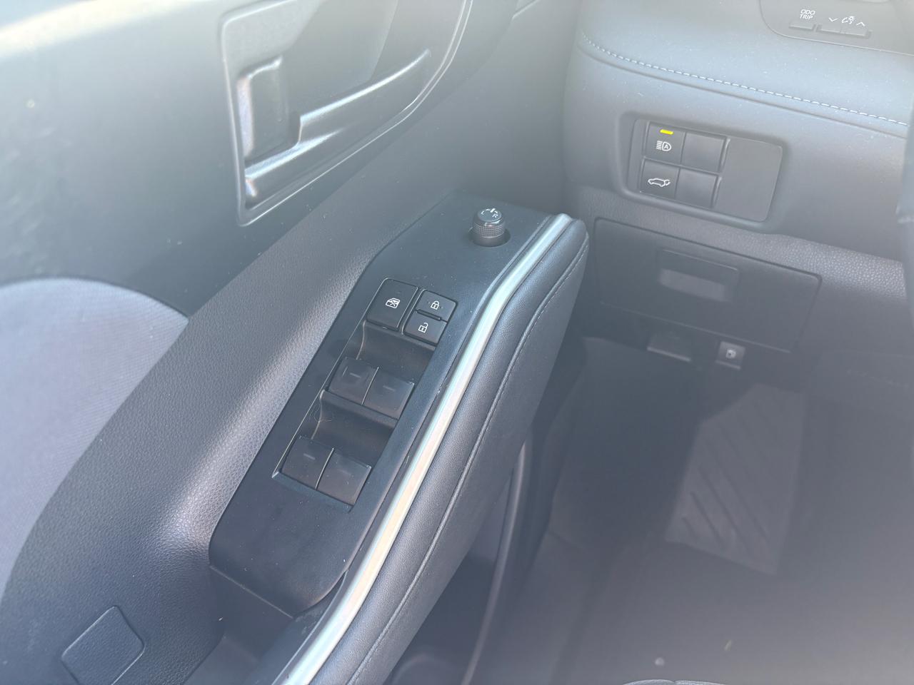 Toyota Highlander Hybrid LE AWD (Natl) 2023