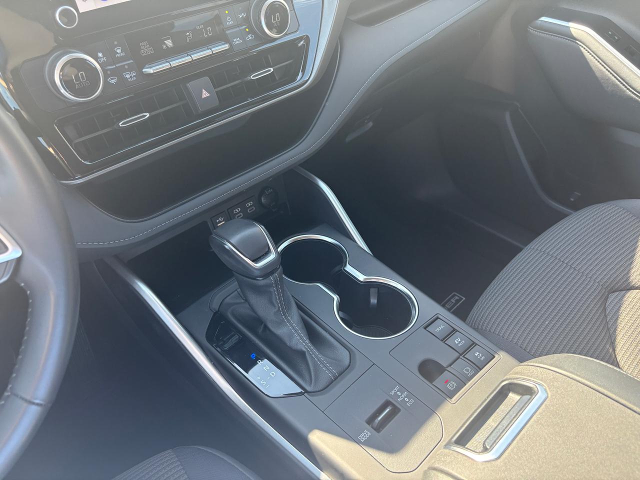 Toyota Highlander Hybrid LE AWD (Natl) 2023