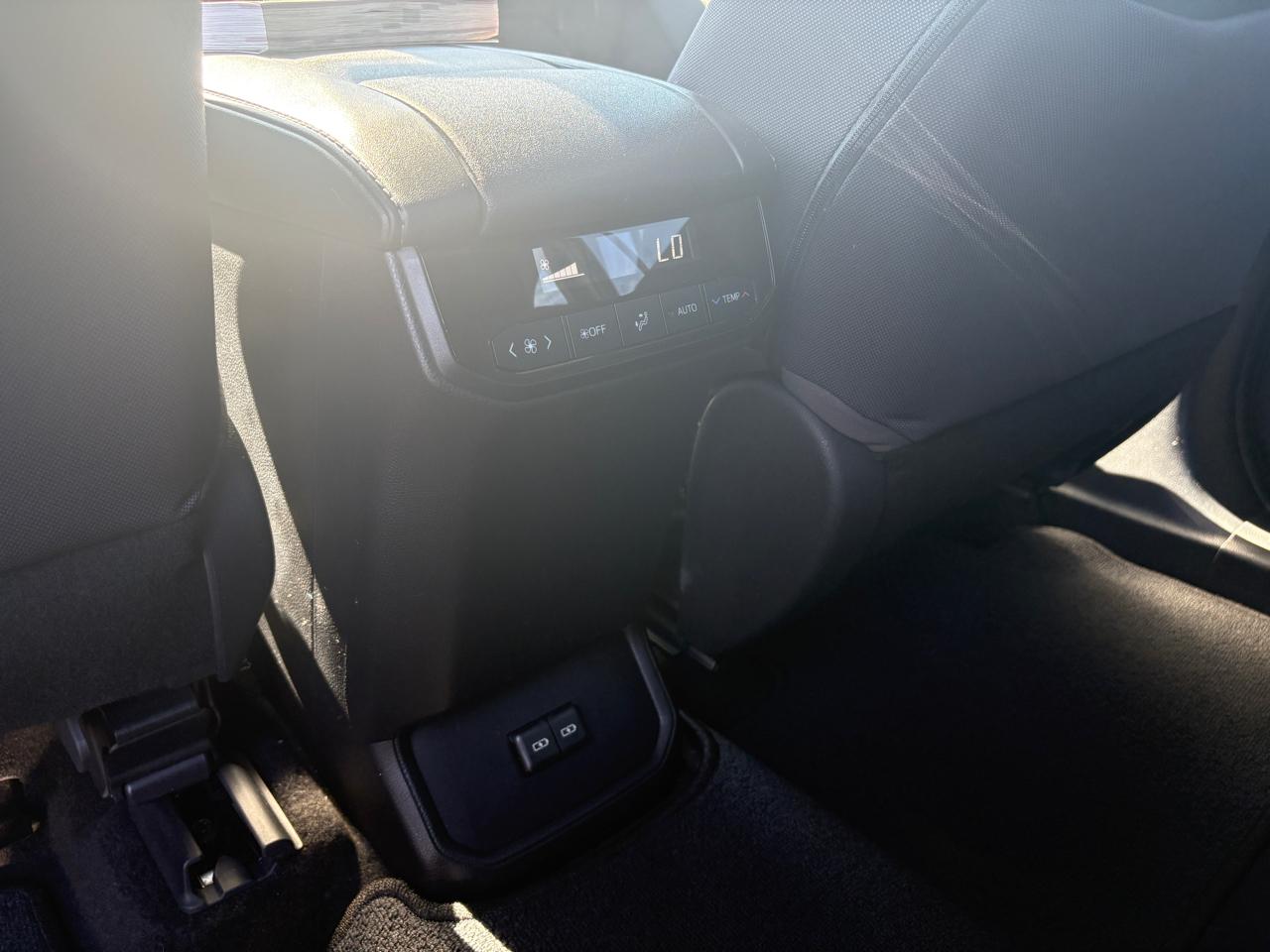 Toyota Highlander Hybrid LE AWD (Natl) 2023