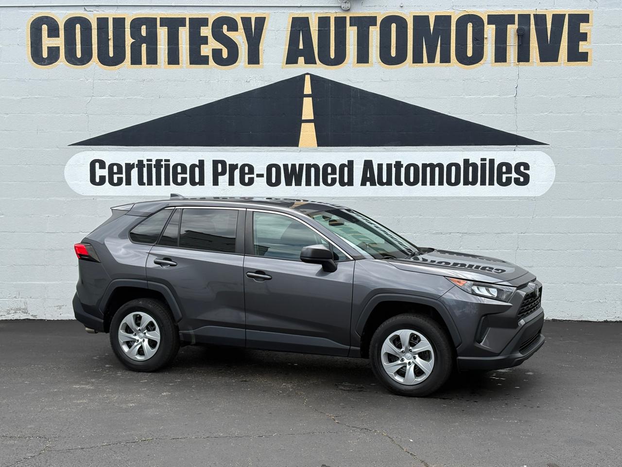 Toyota RAV4 LE FWD (Natl) 2022