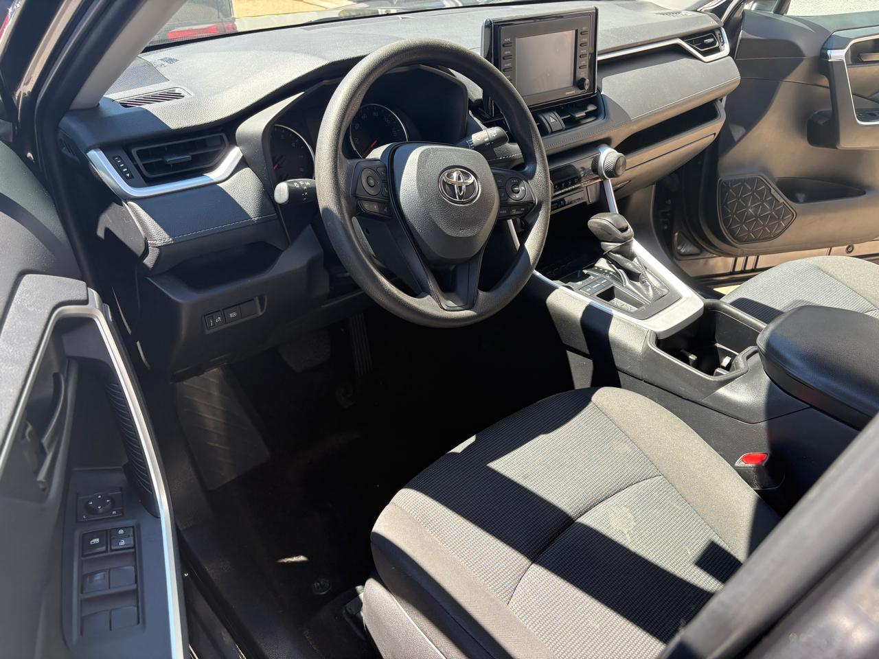 Toyota RAV4 LE FWD (Natl) 2022
