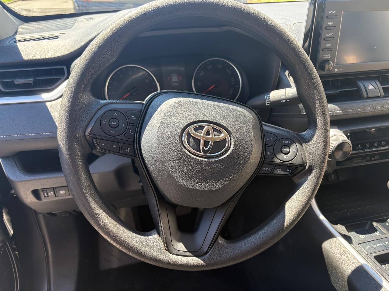 Toyota RAV4 LE FWD (Natl) 2022