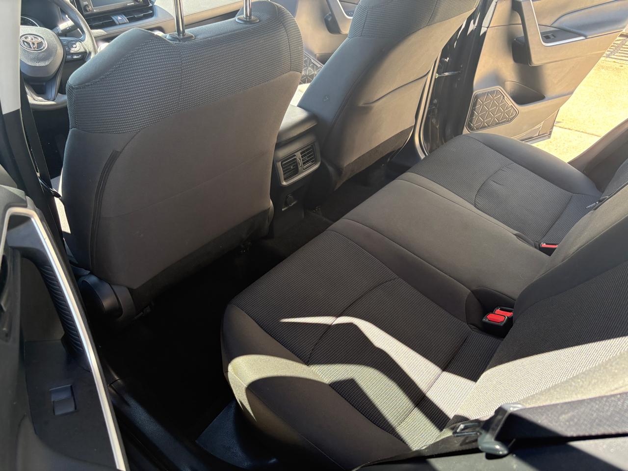 Toyota RAV4 LE FWD (Natl) 2022