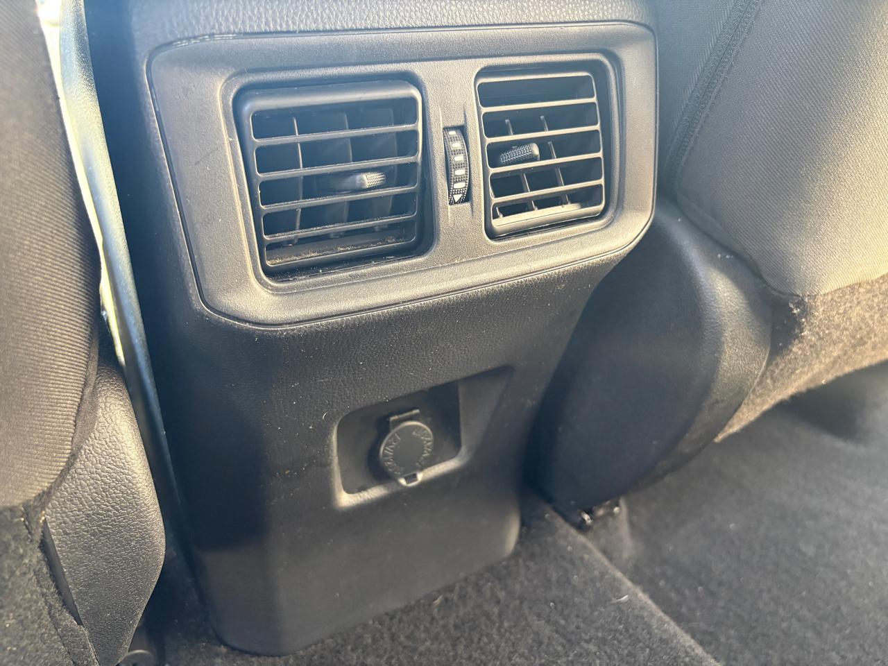 Toyota RAV4 LE FWD (Natl) 2022