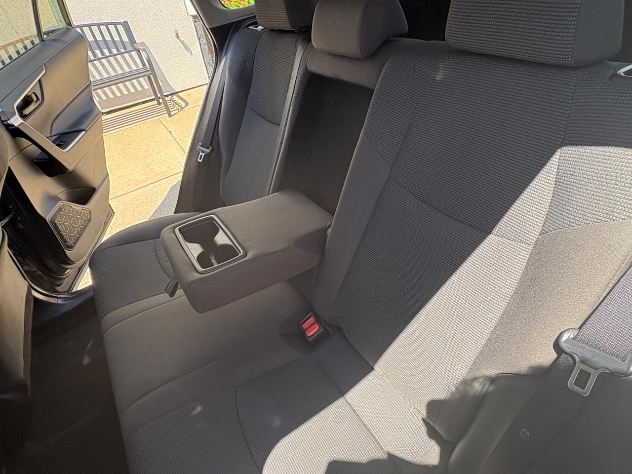 Toyota RAV4 LE FWD (Natl) 2022