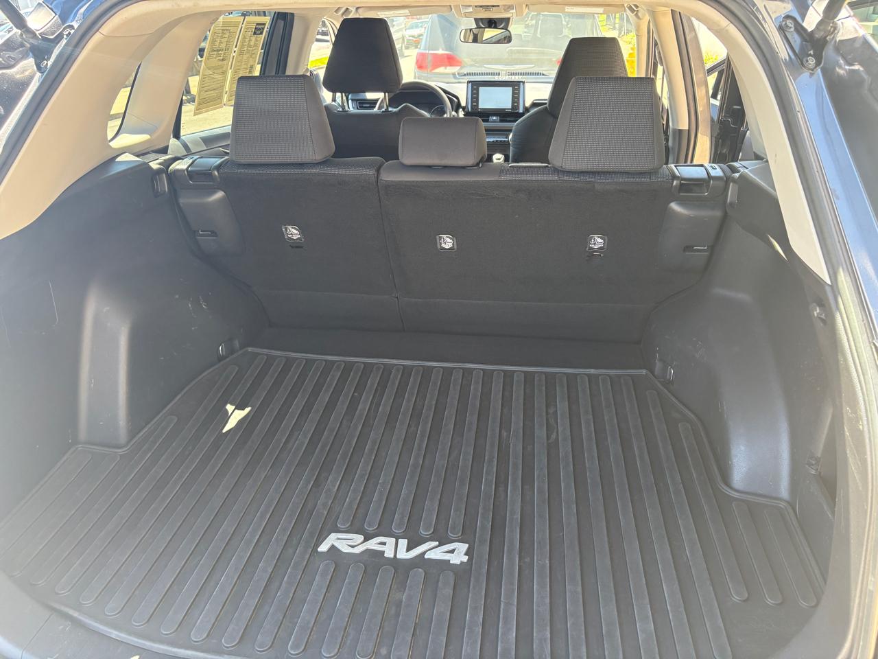 Toyota RAV4 LE FWD (Natl) 2022