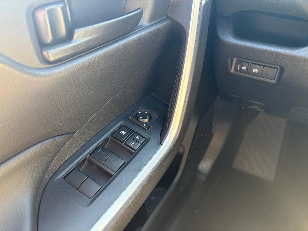 Toyota RAV4 LE FWD (Natl) 2022