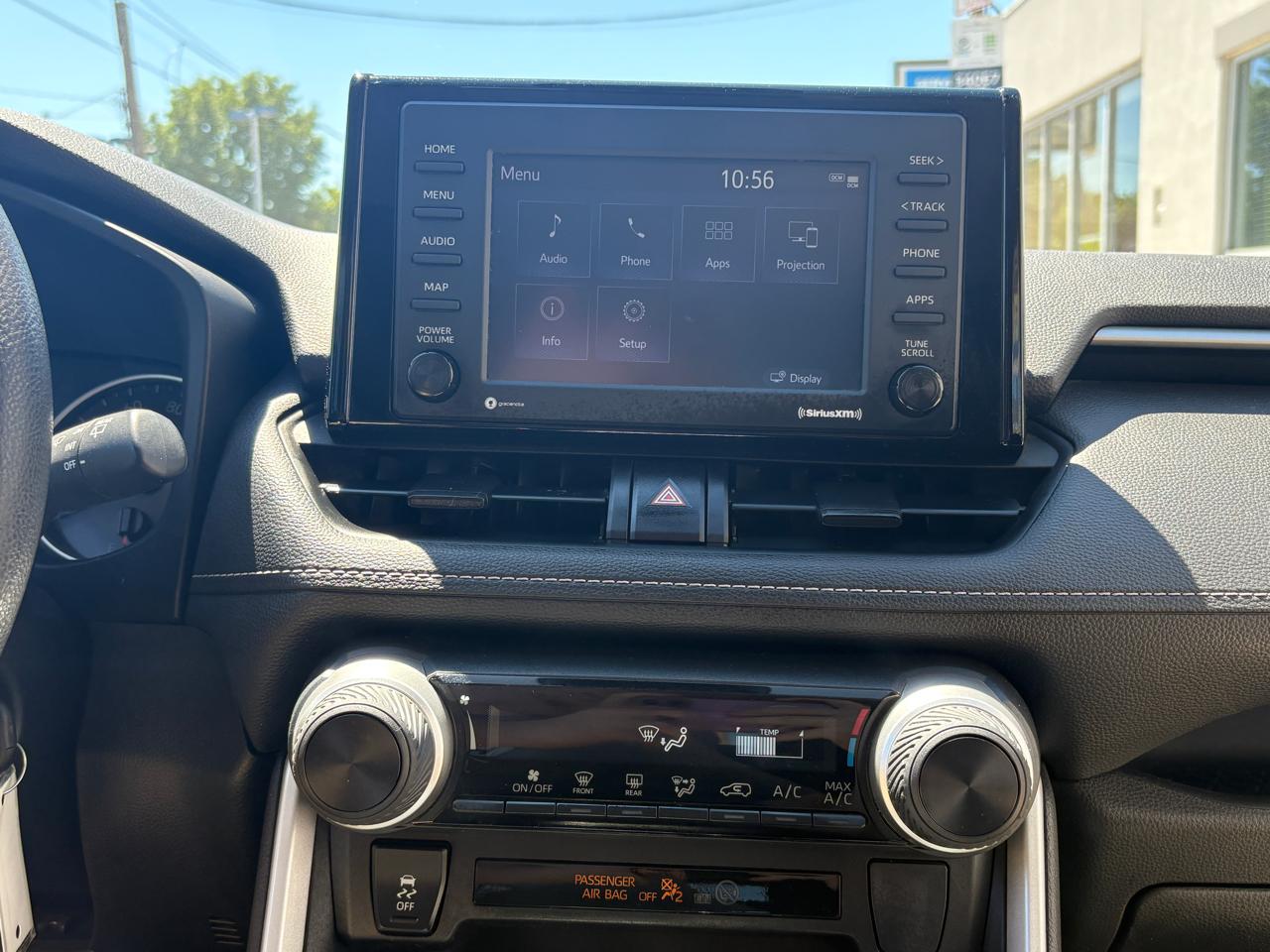 Toyota RAV4 LE FWD (Natl) 2022