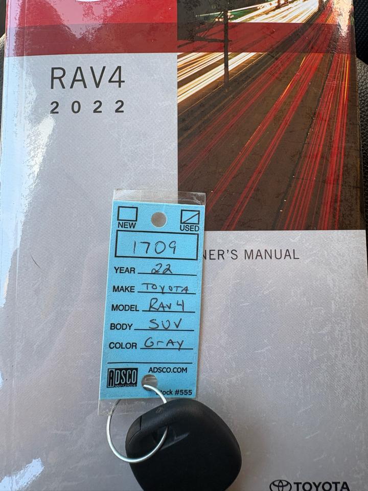 Toyota RAV4 LE FWD (Natl) 2022