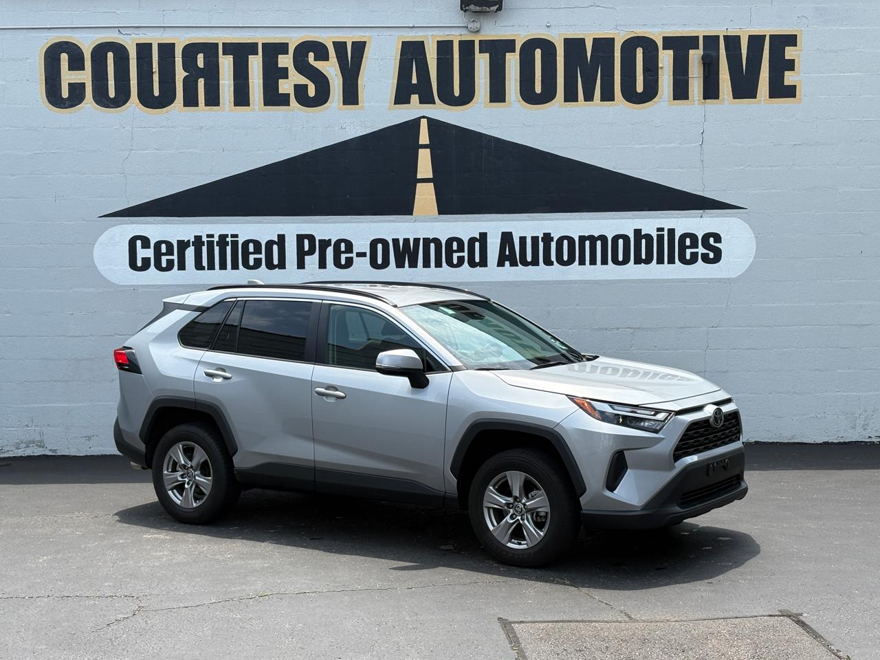 Toyota RAV4 XLE AWD (Natl) 2025