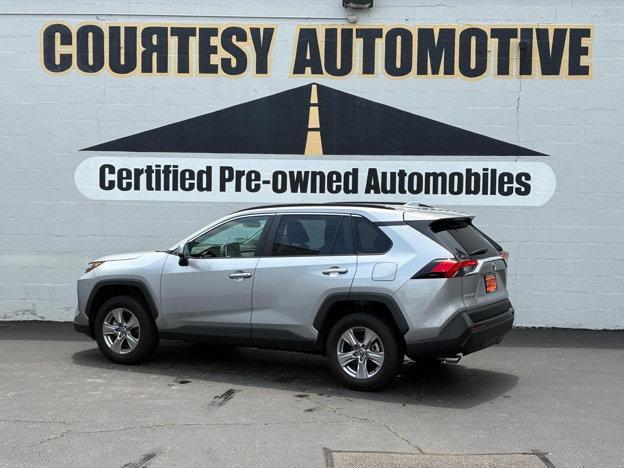 Toyota RAV4 XLE AWD (Natl) 2025