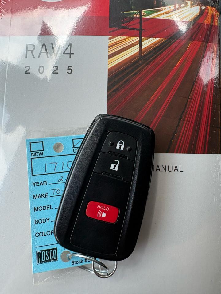 Toyota RAV4 XLE AWD (Natl) 2025