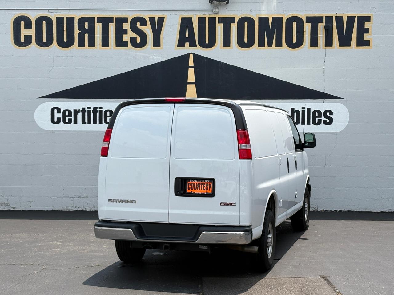 GMC Savana Cargo Van RWD 2500 135" 2023