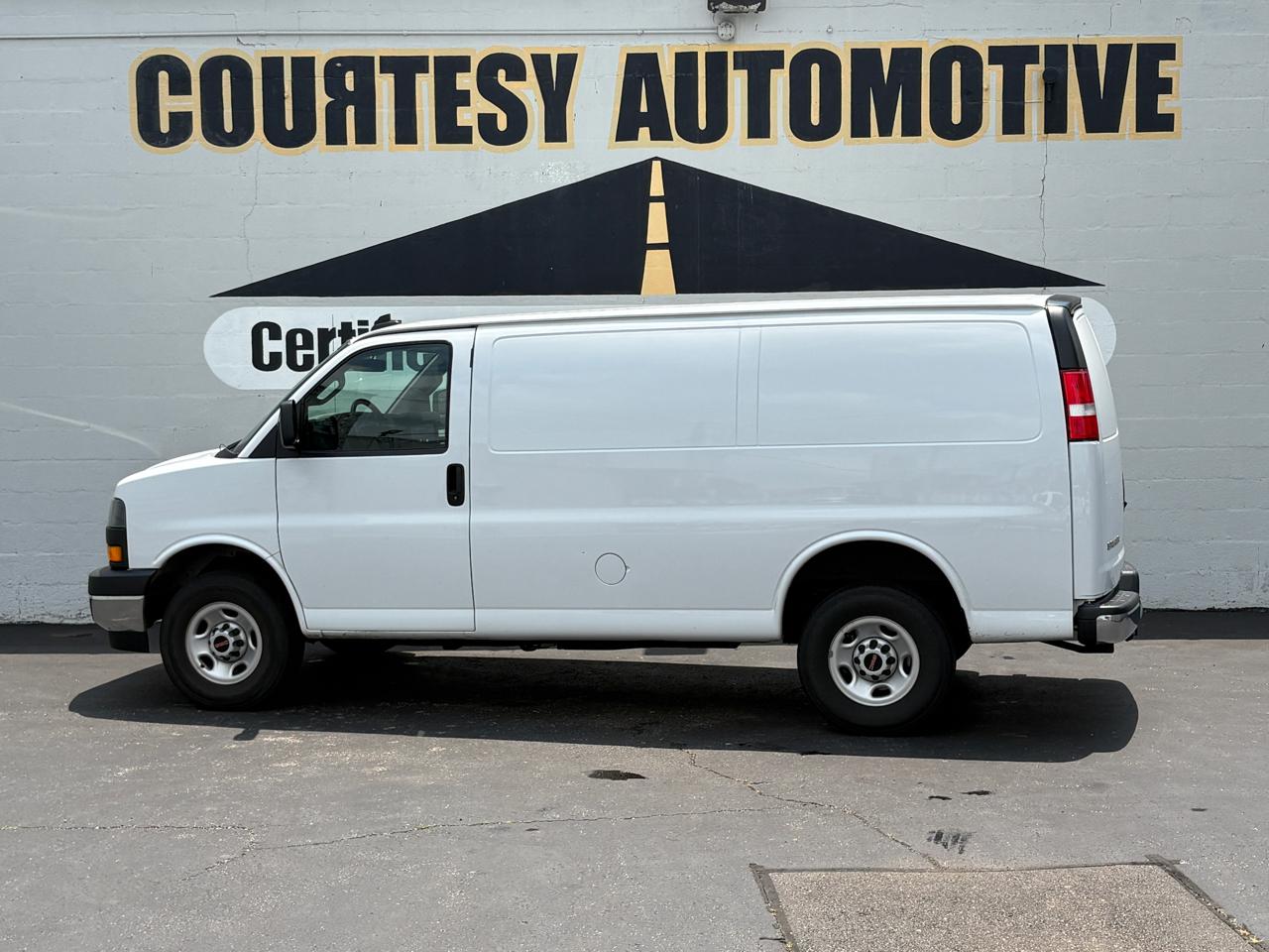 GMC Savana Cargo Van RWD 2500 135" 2023