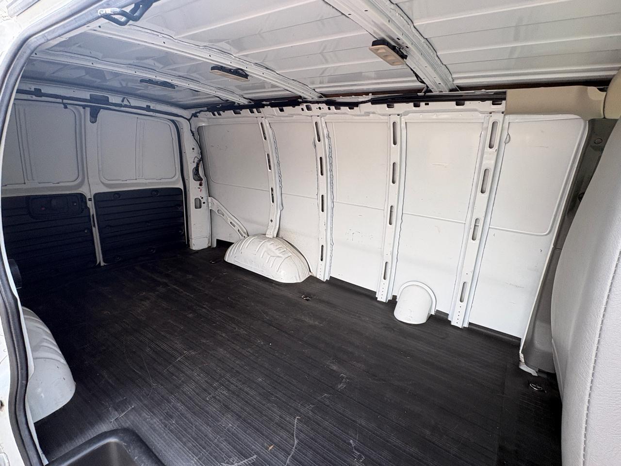 GMC Savana Cargo Van RWD 2500 135" 2023