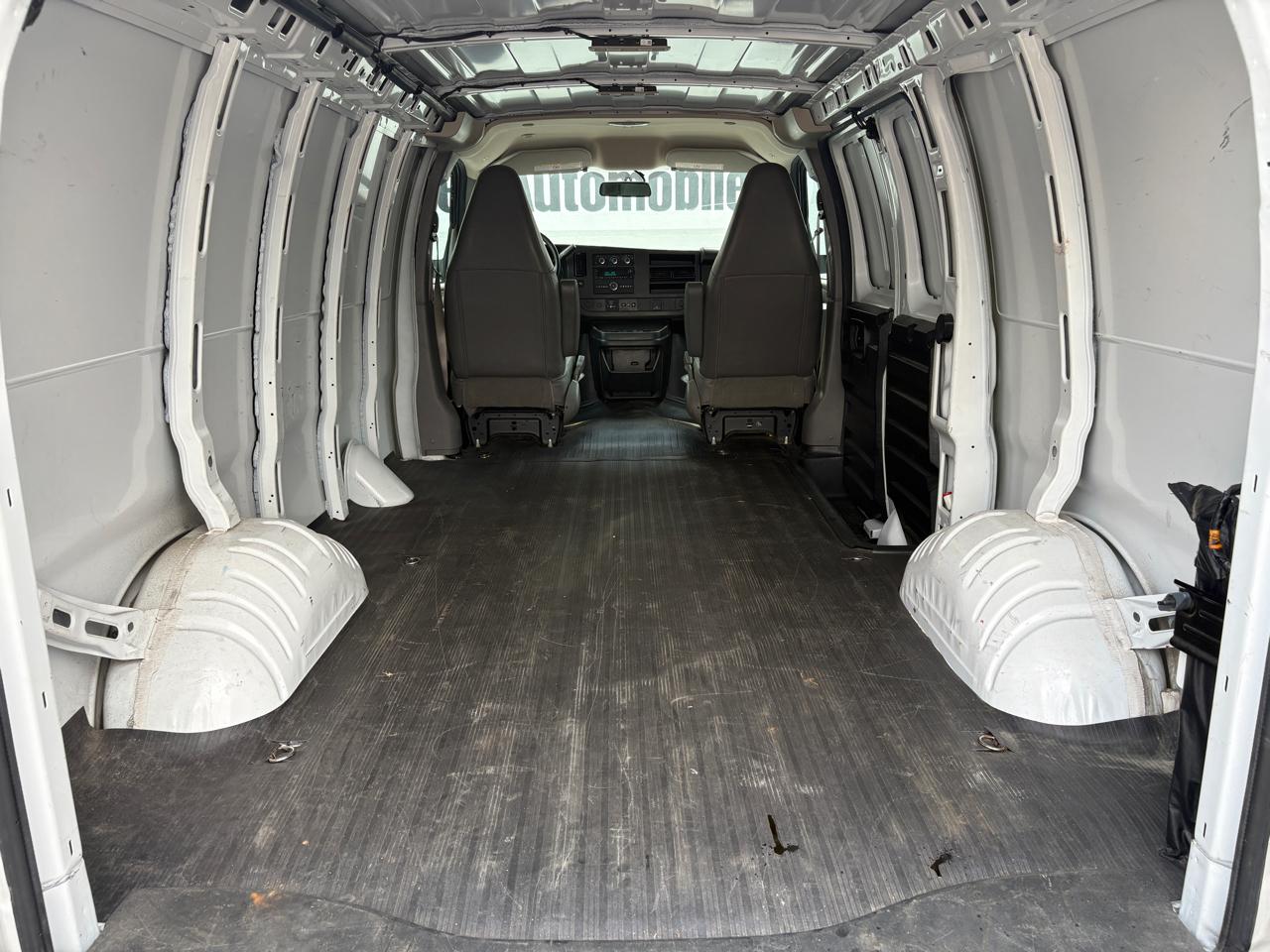 GMC Savana Cargo Van RWD 2500 135" 2023