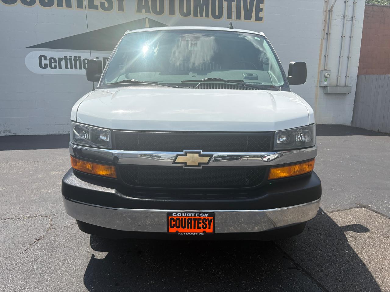 Chevrolet Express Passenger RWD 2500 135" LT 2022