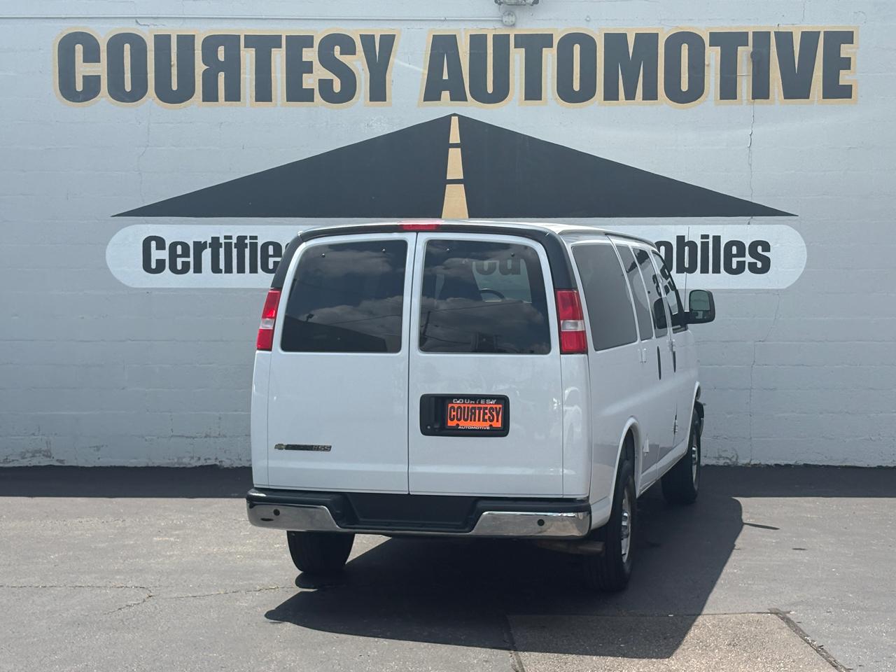 Chevrolet Express Passenger RWD 2500 135" LT 2022