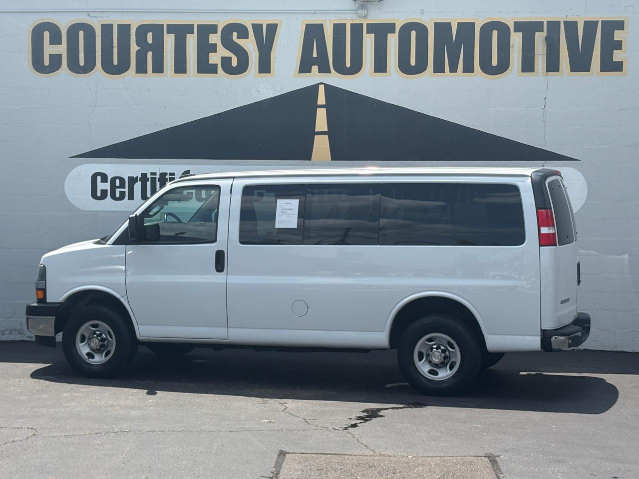 Chevrolet Express Passenger RWD 2500 135" LT 2022