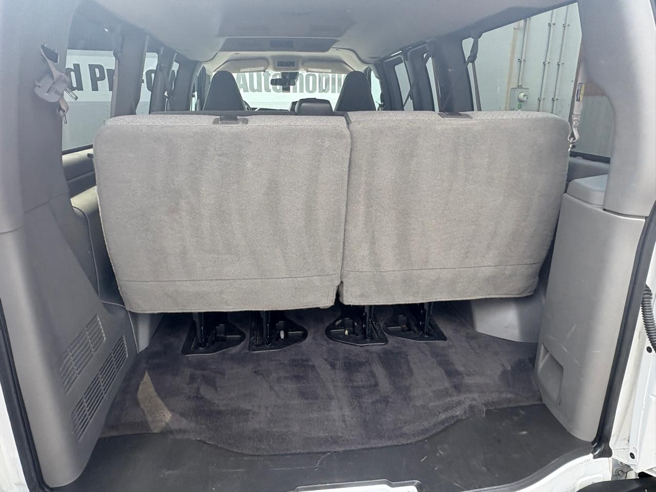 Chevrolet Express Passenger RWD 2500 135" LT 2022