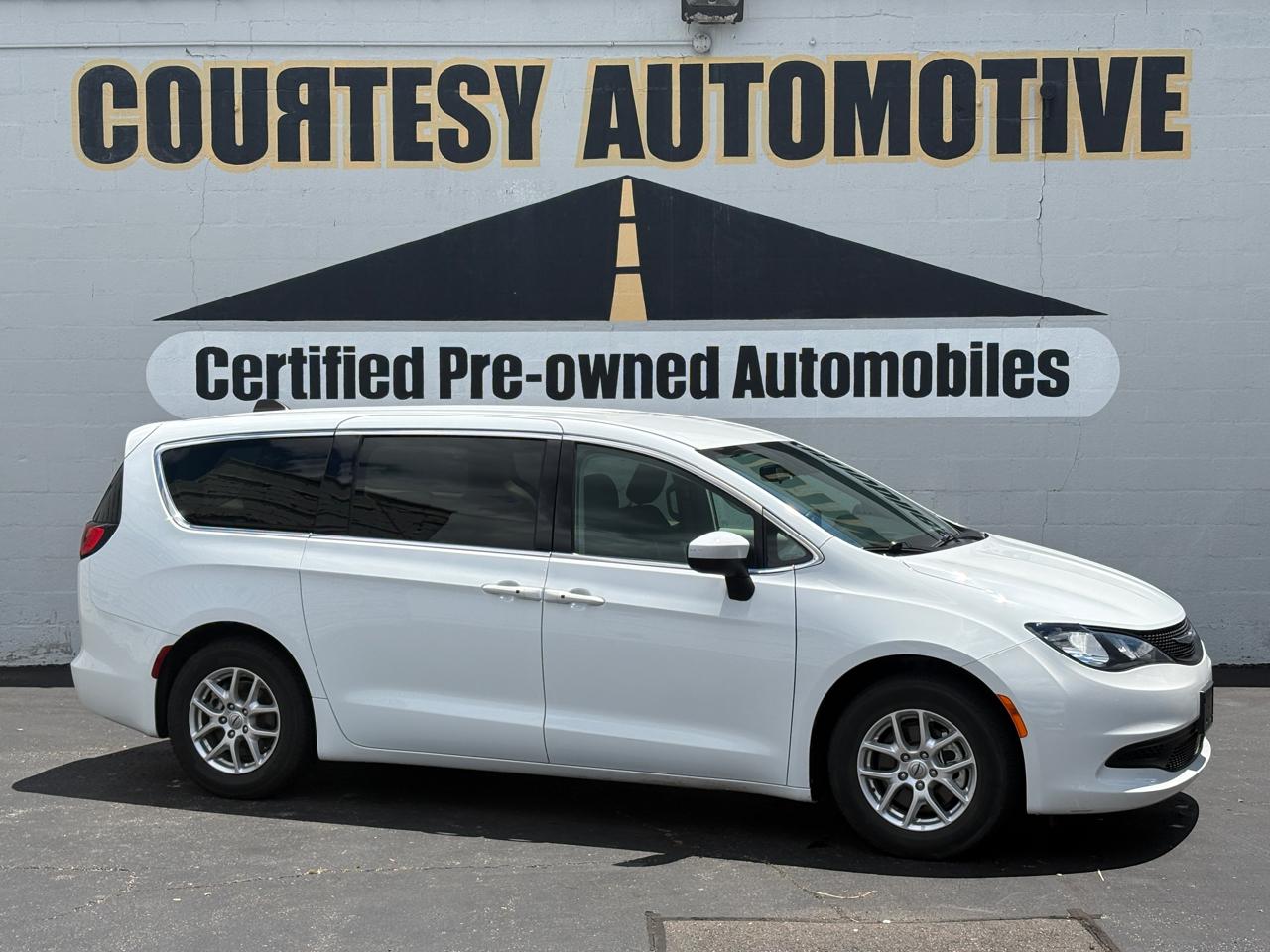 Chrysler Voyager LX FWD 2023