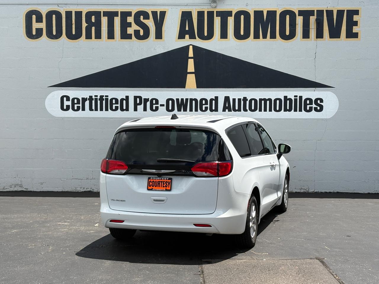 Chrysler Voyager LX FWD 2023