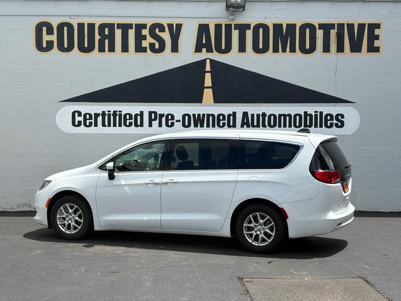 Chrysler Voyager LX FWD 2023
