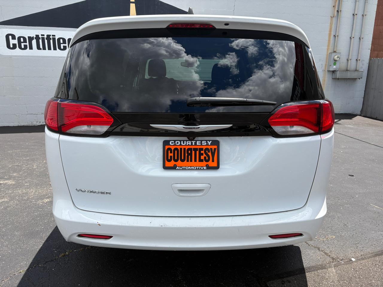 Chrysler Voyager LX FWD 2023