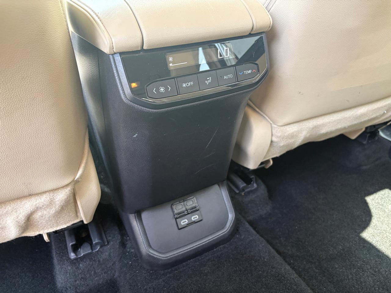 Toyota Highlander Hybrid XLE AWD (Natl) 2024