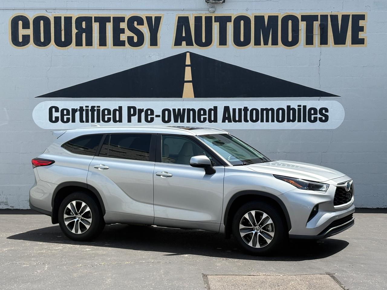 Toyota Highlander Hybrid XLE AWD (Natl) 2023