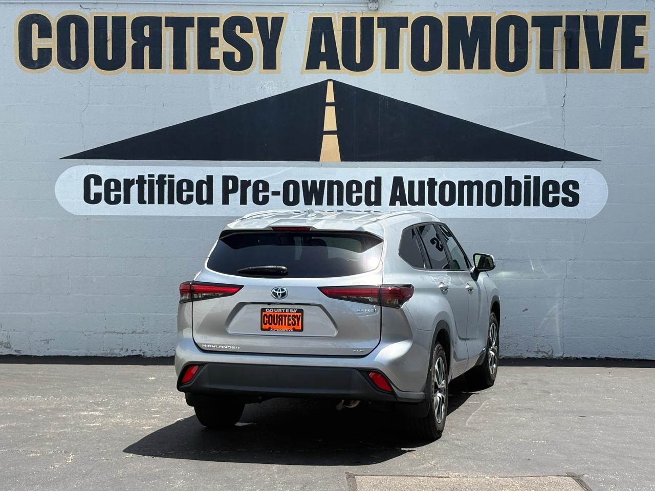 Toyota Highlander Hybrid XLE AWD (Natl) 2023
