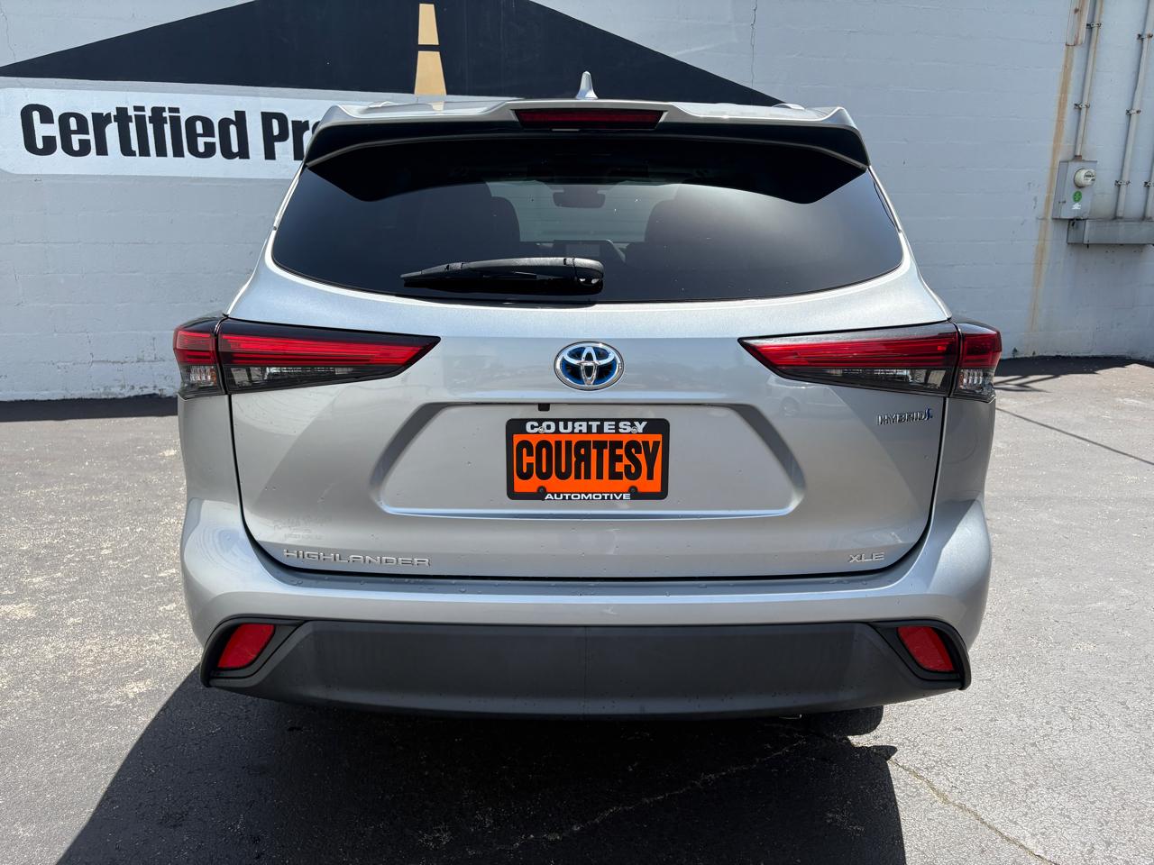 Toyota Highlander Hybrid XLE AWD (Natl) 2023