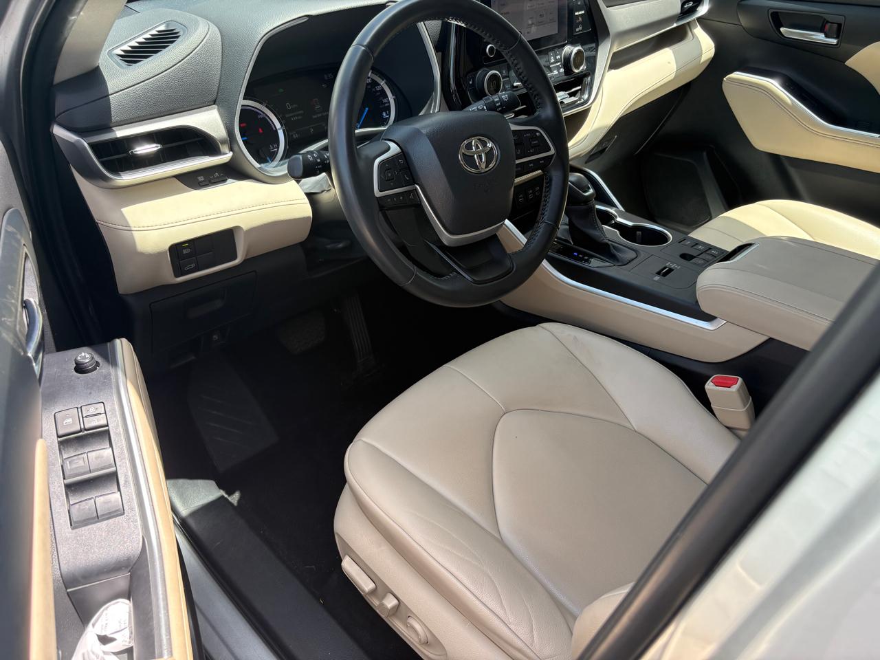 Toyota Highlander Hybrid XLE AWD (Natl) 2023