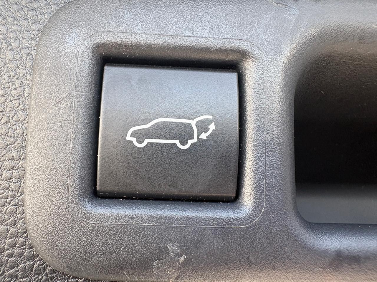 Toyota Highlander Hybrid XLE AWD (Natl) 2023