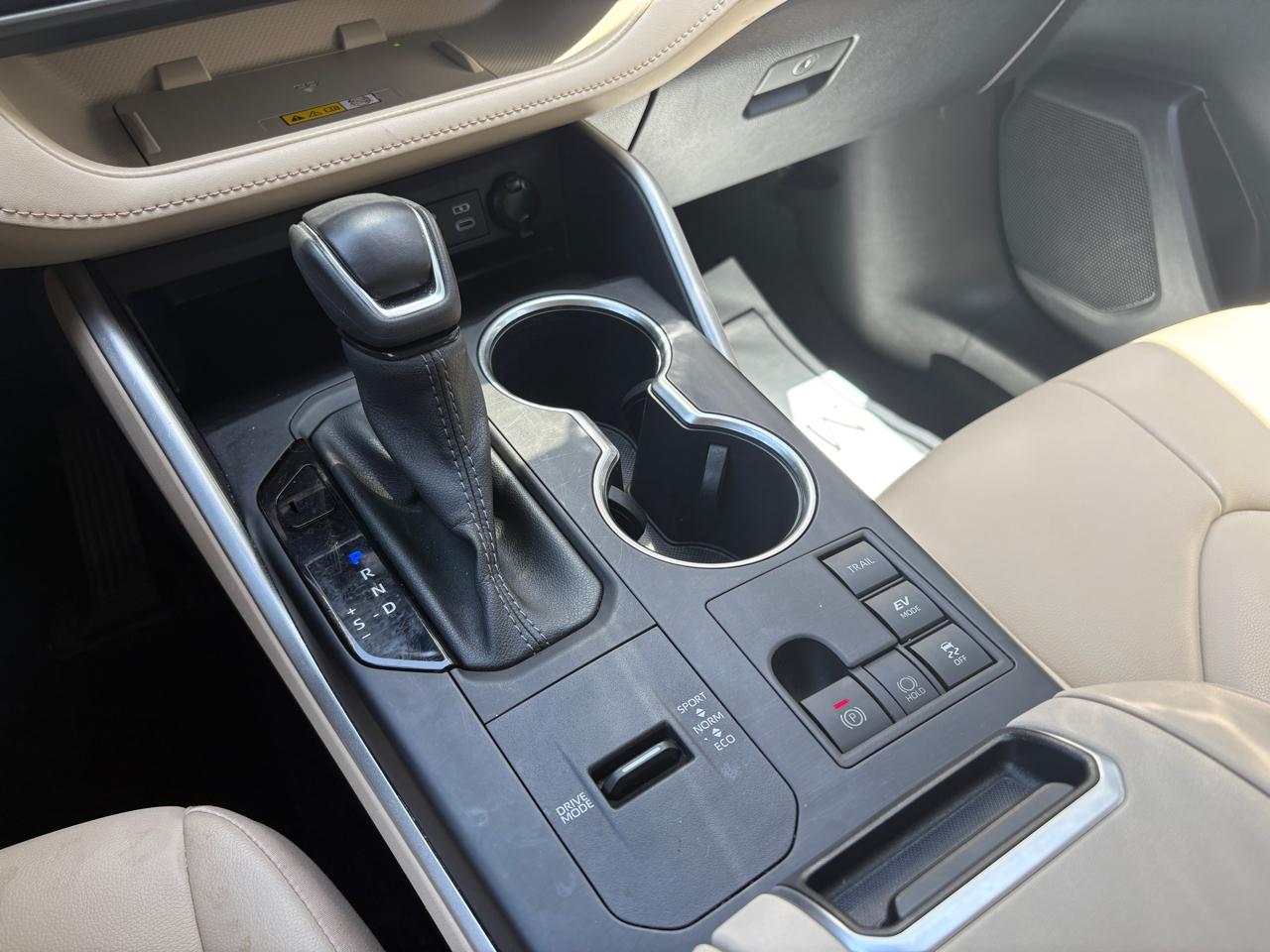 Toyota Highlander Hybrid XLE AWD (Natl) 2023