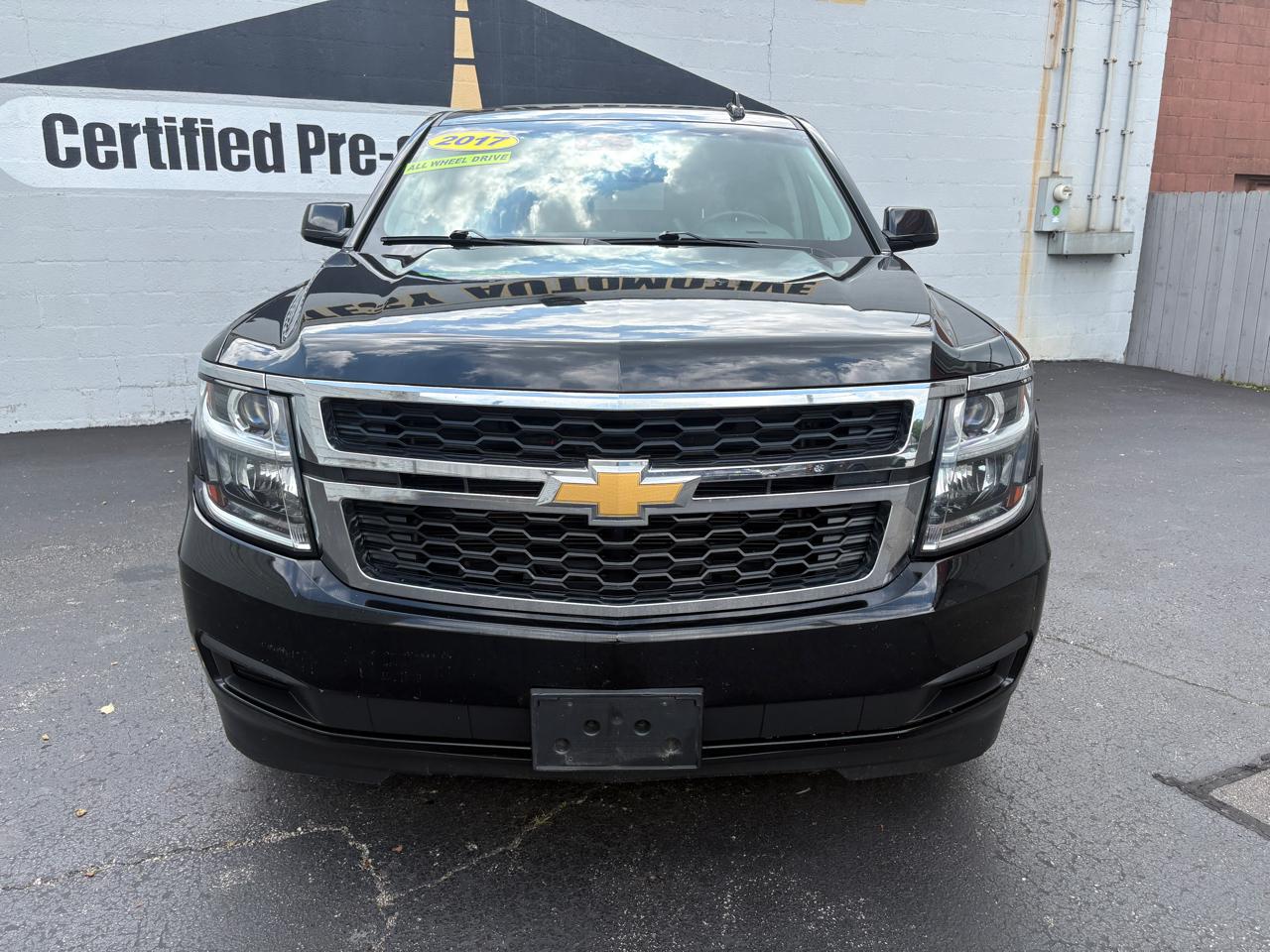 Chevrolet Suburban 4WD 4dr 1500 LT 2017