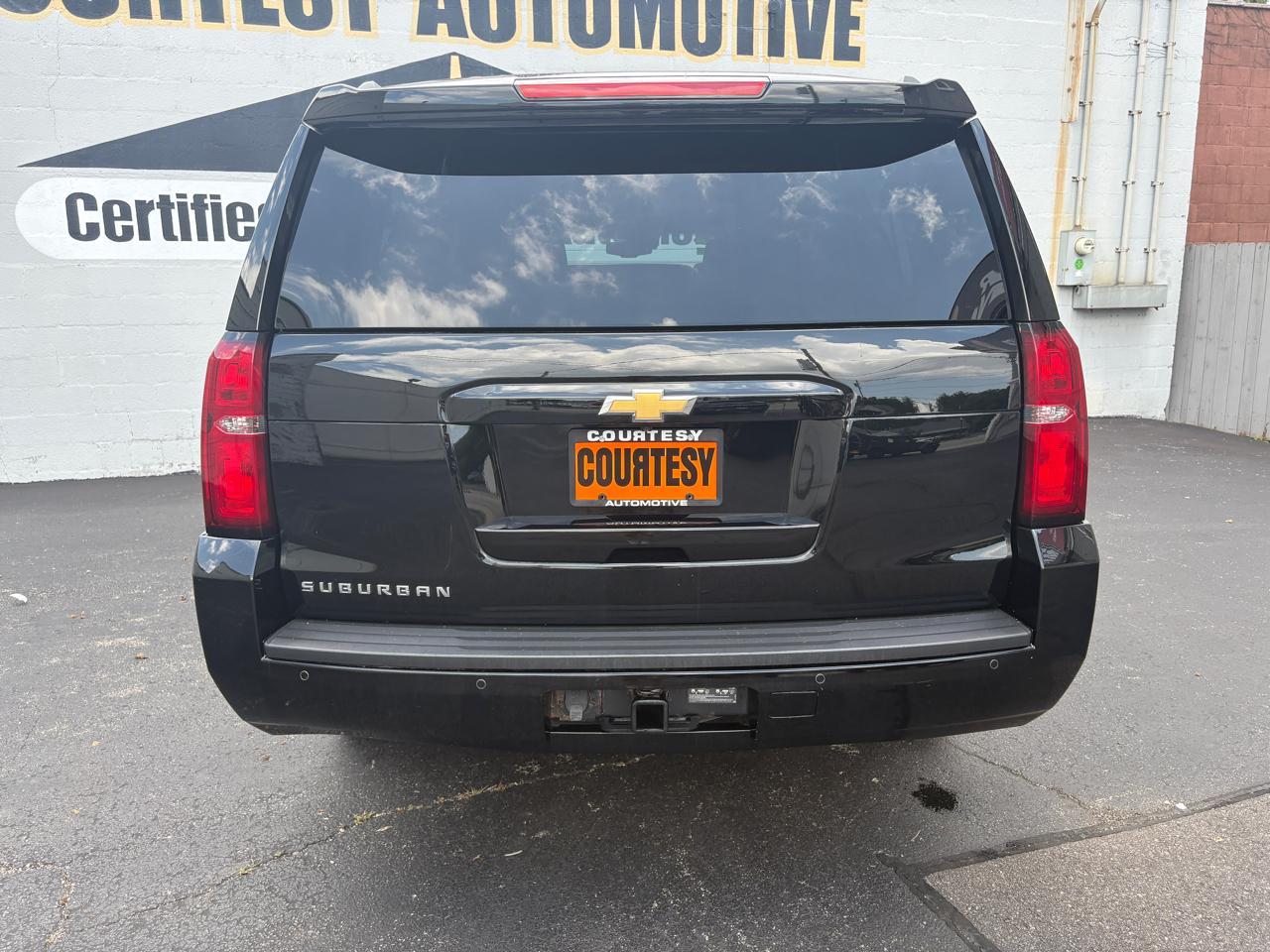 Chevrolet Suburban 4WD 4dr 1500 LT 2017