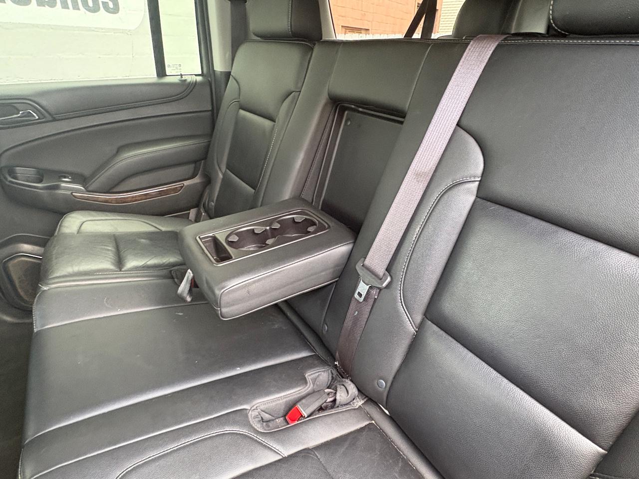 Chevrolet Suburban 4WD 4dr 1500 LT 2017